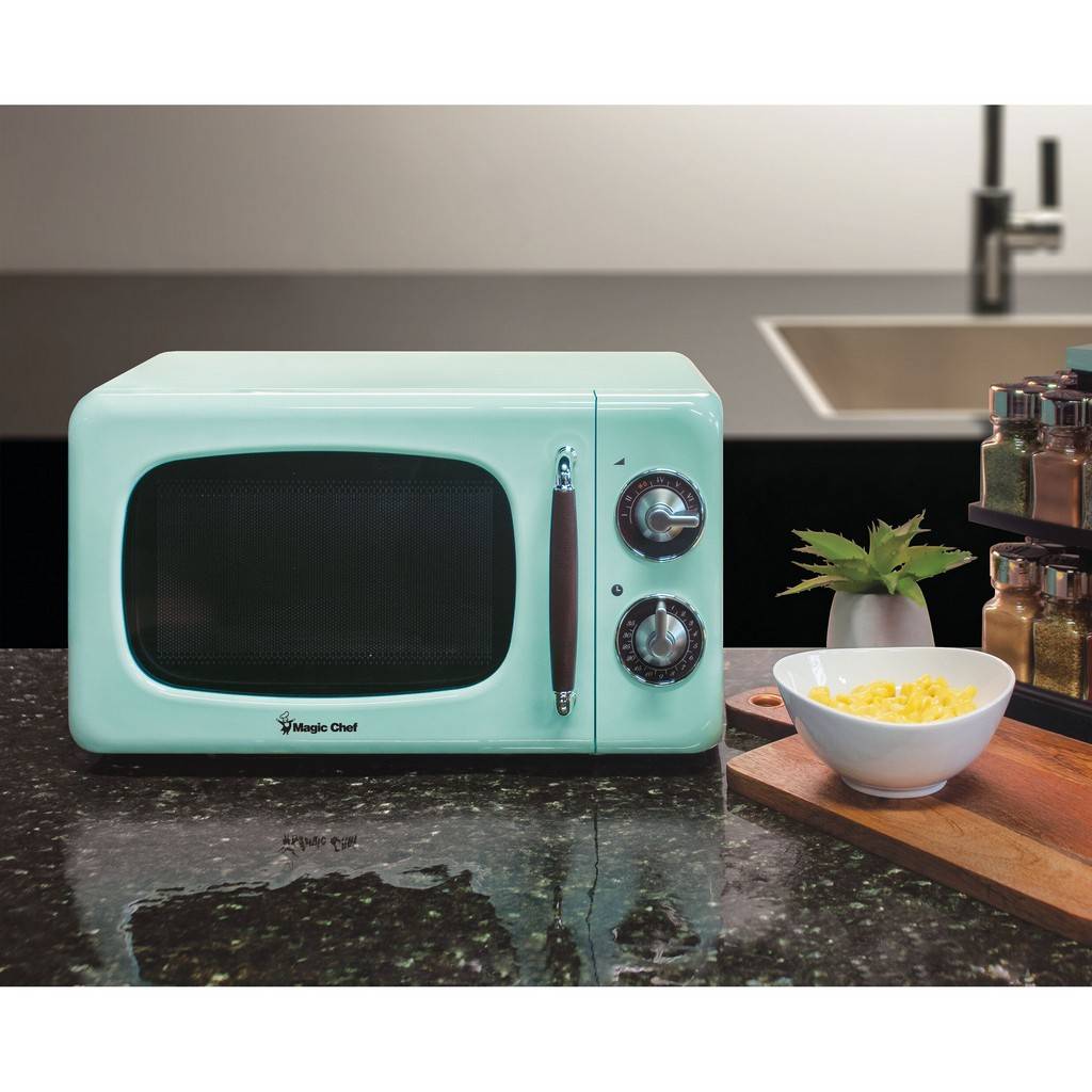 0.7-Cu. Ft. 700W Retro Countertop Microwave Oven in Mint Green - Magic Chef  MCD770CM